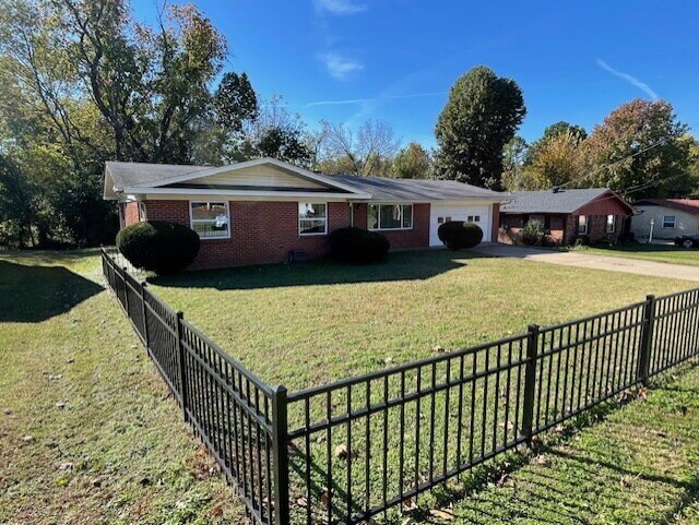 Photo - 209 Sanders Ave