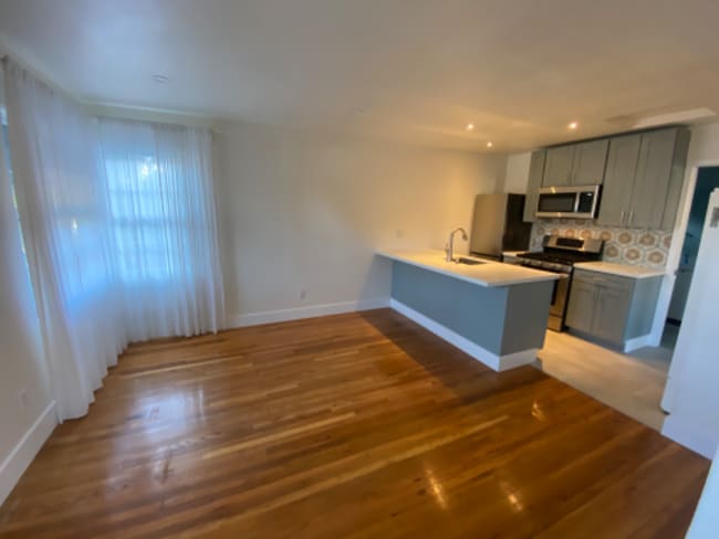 Photo - 2234 Seaside St