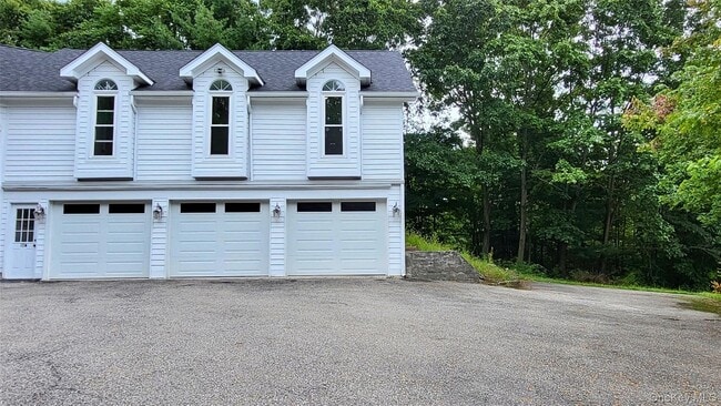 Photo - 19 Friendship Ln