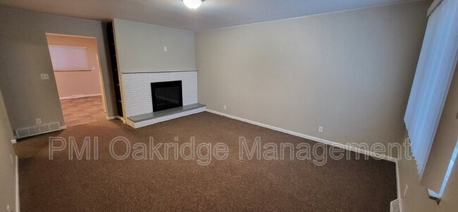 Photo - 205 Scott Ave Unit Apt A