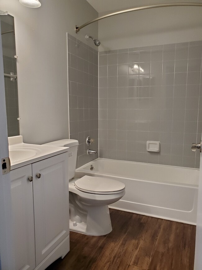 Woodlake Hills Apartments Pontiac, MI