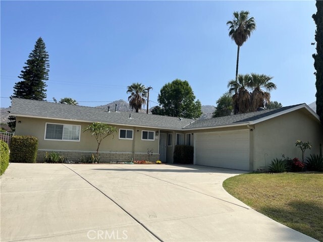 Photo - 235 Green Oaks Dr House