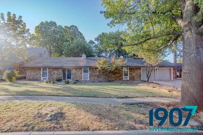 Building Photo - Stunning 3-Bedroom Executive Home in Norma...