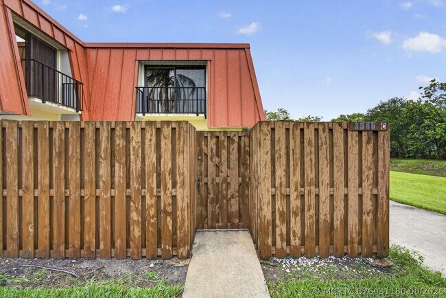 Photo - 3345 Meridian Way N