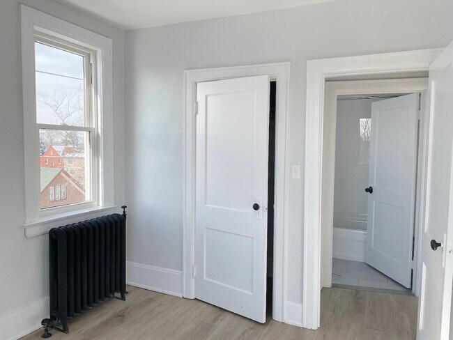 Photo - 74 Hanna St W Unit 10