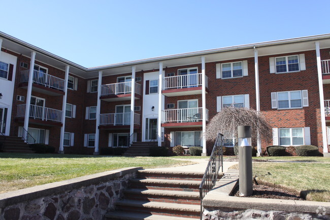 Brattle Drive Apartments - Brattle Drive Apartments