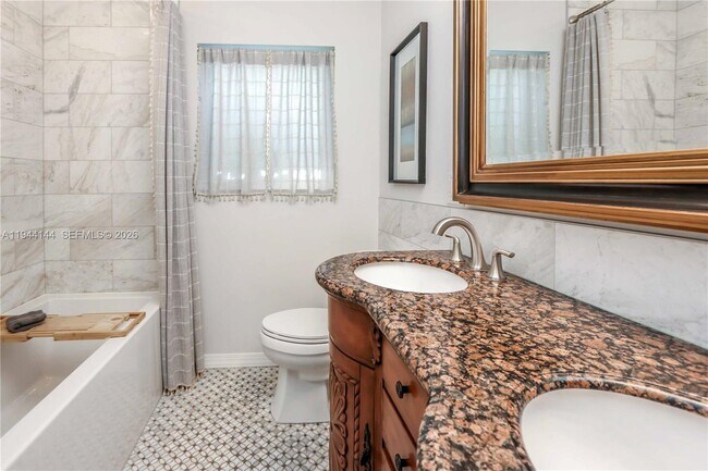 Photo - 1247 Washington St