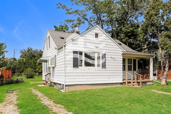 Photo - 611 W Wayne St