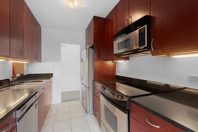 Building Photo - 2970 N Lake Shore Dr Unit 6F