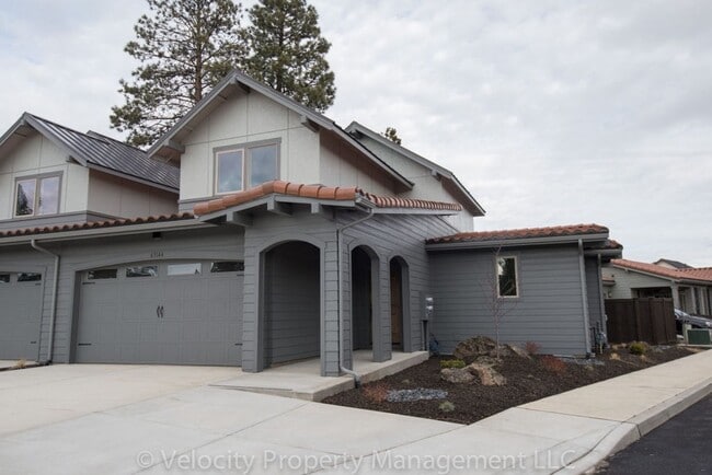 Building Photo - Townhome with Primary Bedroom on the Main ...
