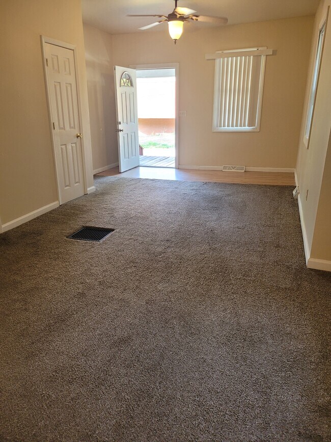 Photo - 303 S Beveridge St