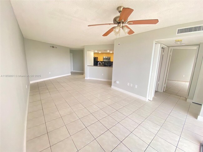 Photo - 7125 NW 186th St Unidad B304