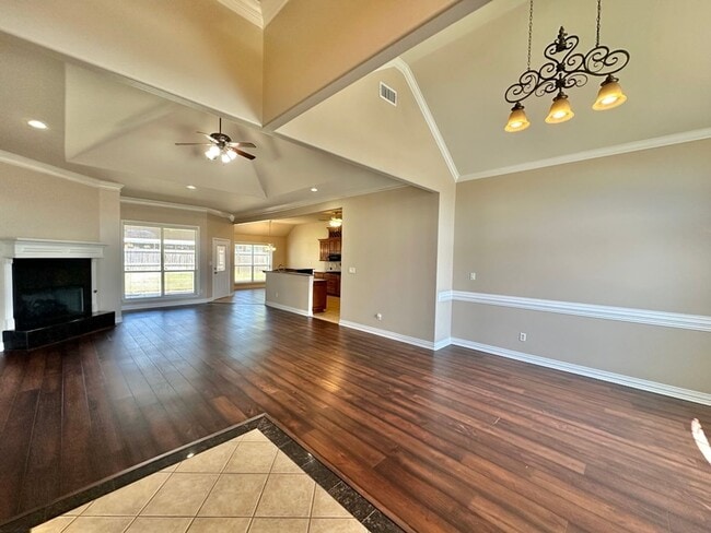 Photo - 2040 Yasmeen Cir