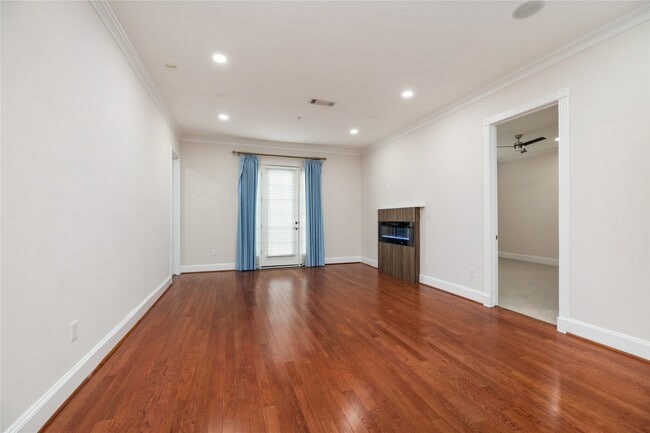 Photo - 7134 Mapleridge St Unidad 3G