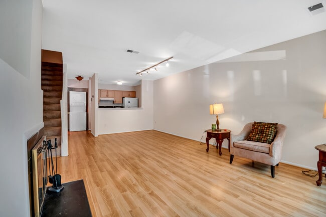 Photo - 3944 Woodhue Pl Unidad 22