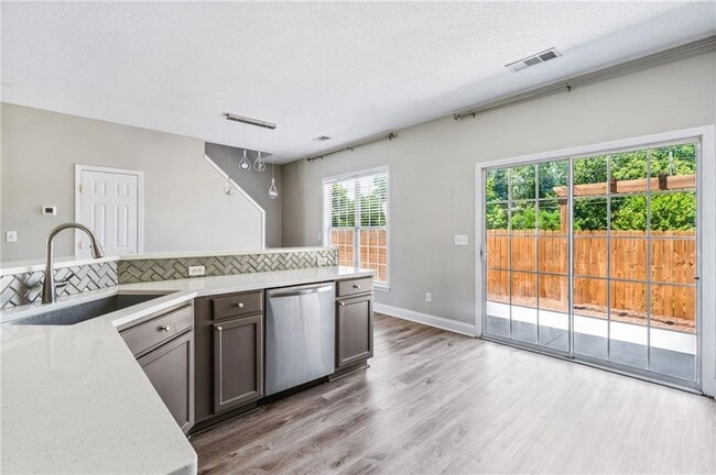 Photo - 1681 Heyford Cir NW