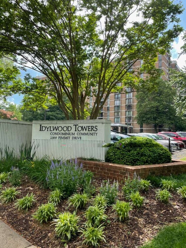 Photo - 2300 Pimmit Dr (Falls Church, VA)