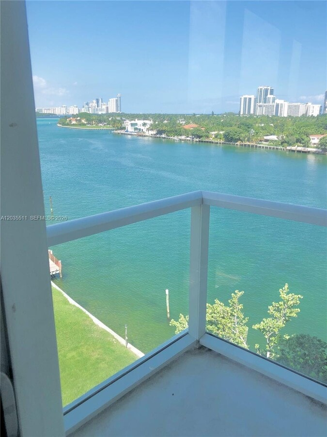 Photo - 9901 E Bay Harbor Dr Unidad 802