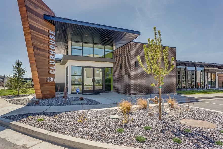 Rent includes Media, Pet Friendly, 24 Hours Fitness Center, Pool & A Year Round Spa, Washer/Dryer