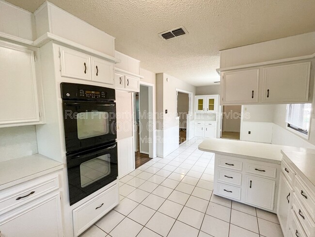 Photo - 4424 76th St