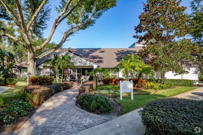 518 Lake Bridge Ln Apopka, FL 32703-3433
