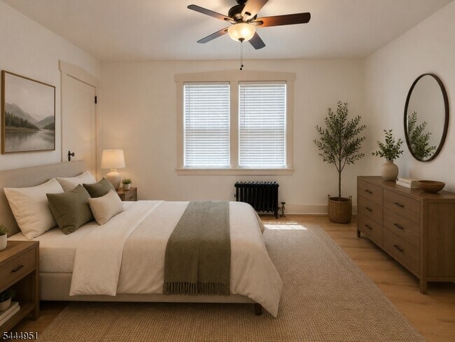 Photo - 172 W 4th St