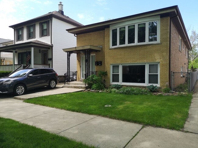 Building Photo - 4122 N Kolmar Ave