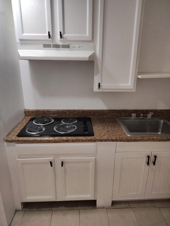 placa de cocina eléctrica - 5613 Wyalusing Ave Unidad 2F