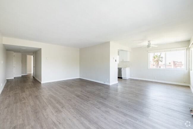 Interior Photo - Martel Royale