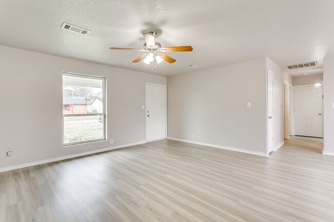 Photo - 712 SW Sunset Ln