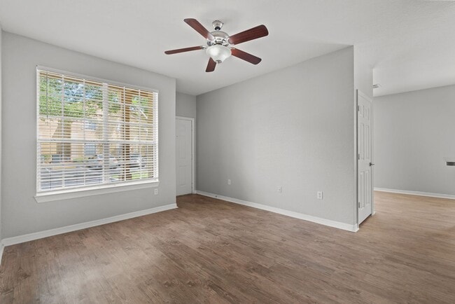 Photo - Crescent Place - 15-100 Unit 15-100