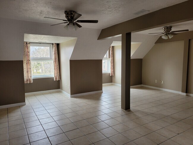 Livingroom/ diningroom - 81 S Main St Unit 3