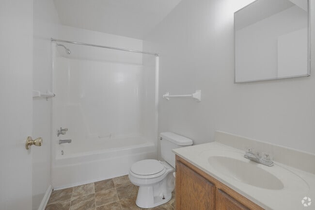 2BR, 2BR - 1,000SF - Second Bathroom