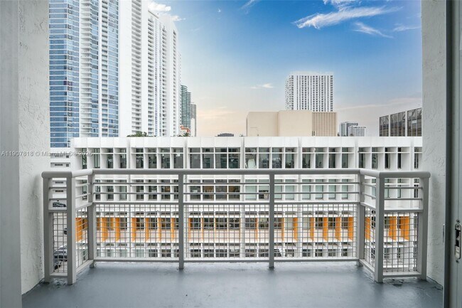 Photo - 2200 NE 4th Ave Unit 501