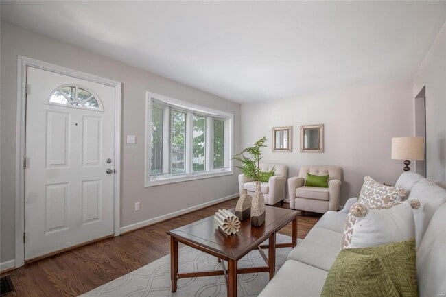 Photo - 130 St Maurice Ln
