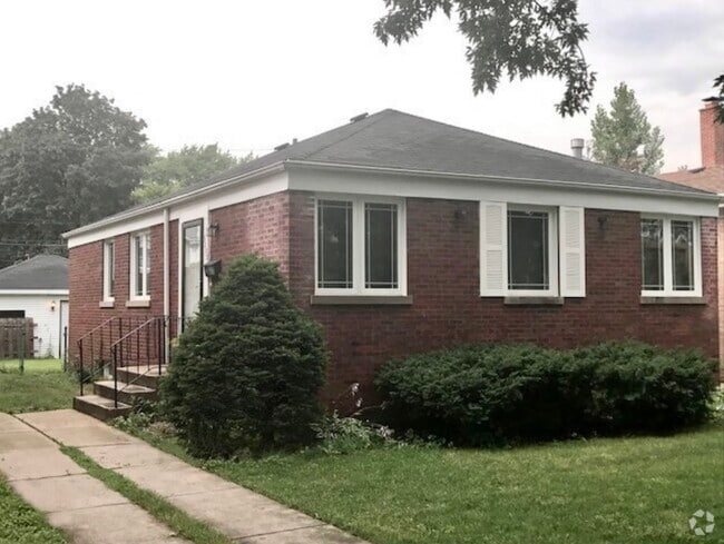 Building Photo - 5222 N Olcott Ave Rental