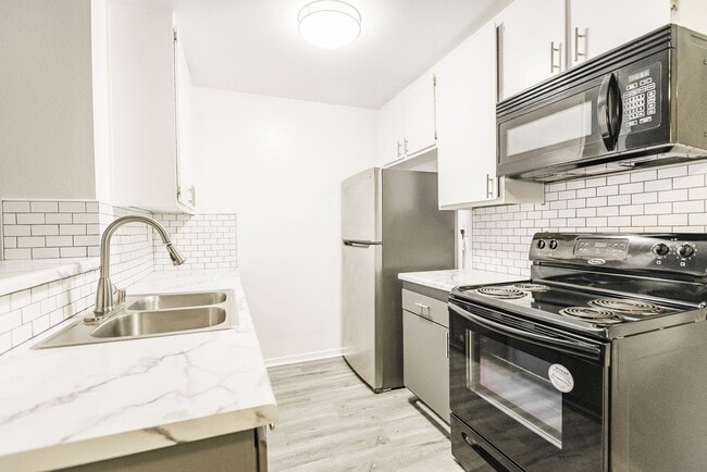 Photo - 951 S. Oxford