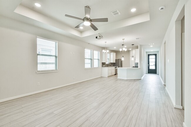 Building Photo - 9123 Eskesen Dr