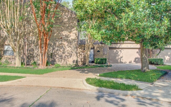 Photo - 6 Town Oaks Pl