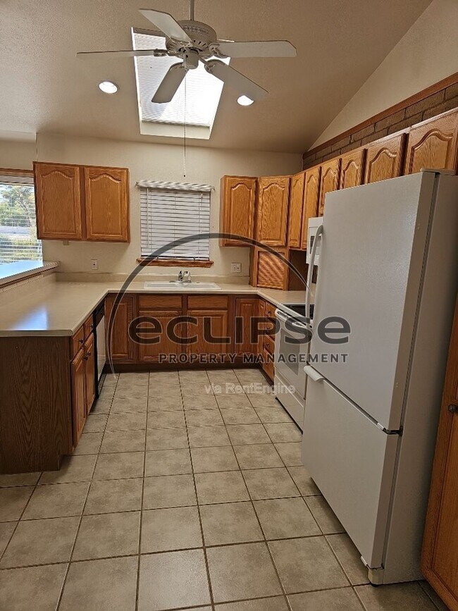 Photo - 15 Sunnybrook Pl Unit J
