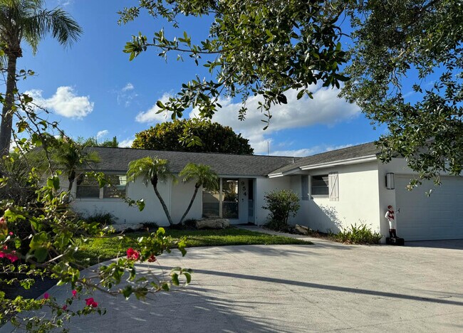 Photo - 954 Marlin Cir