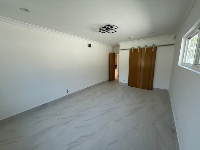 Building Photo - 15224 Valleyheart Dr Rental