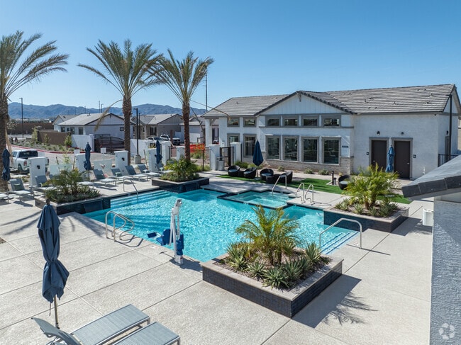 Photo - Yardly Paradisi