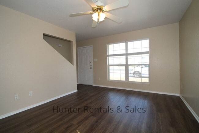 Photo - Delightful Townhouse!