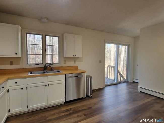 Photo - 799 Middle Turnpike