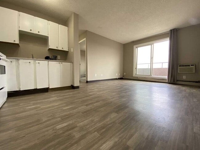 Photo - Mainstreet 402