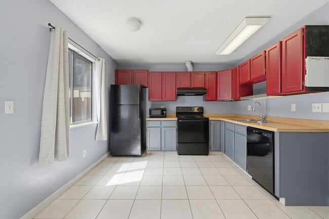Kitchen - 555 28 1/2 Rd