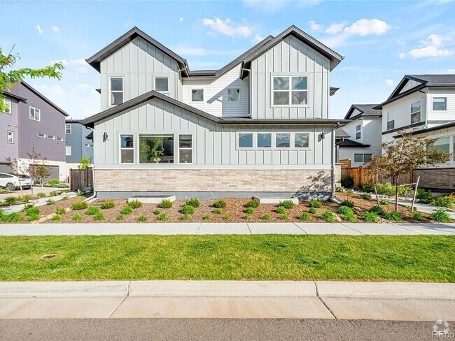 Building Photo - Spacious 2BR House in Denver