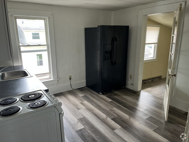 Building Photo - 412 E Jefferson St Unit 412-2 E Jefferson St Rental