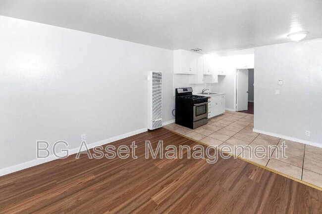 Building Photo - 945 S 45th St Unit C